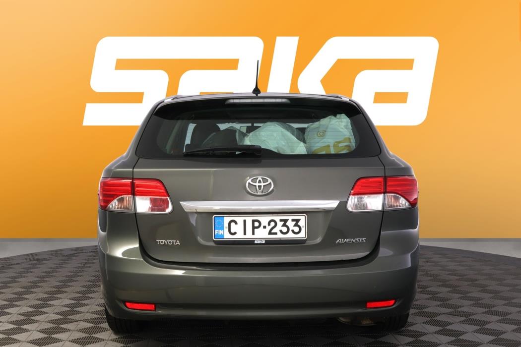 TOYOTA Avensis 2012