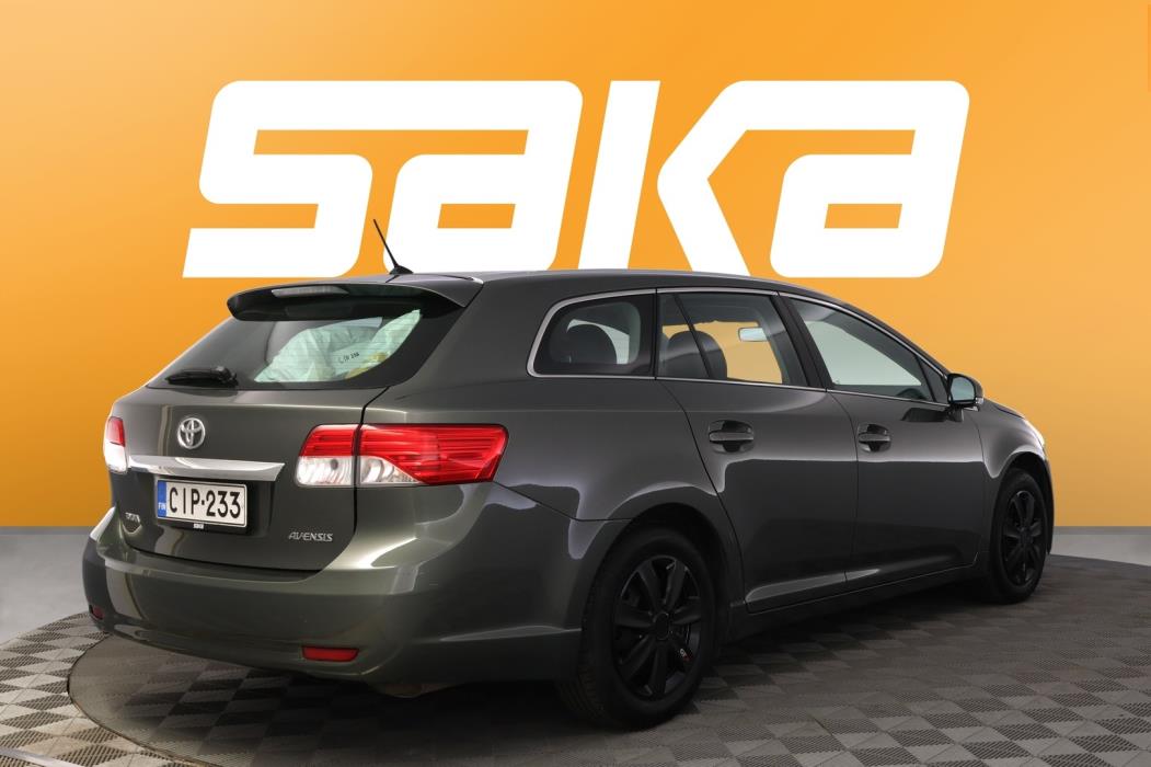 TOYOTA Avensis 2012
