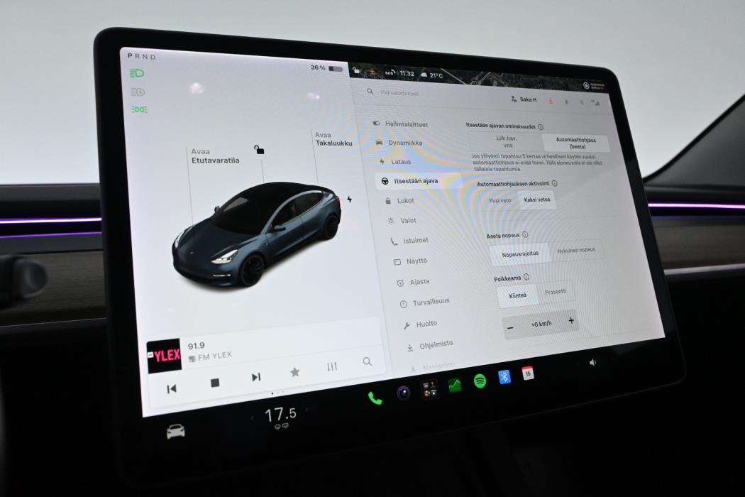 TESLA Model 3 2021