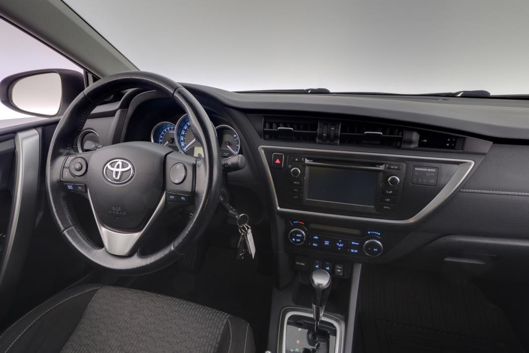 TOYOTA Auris 2015