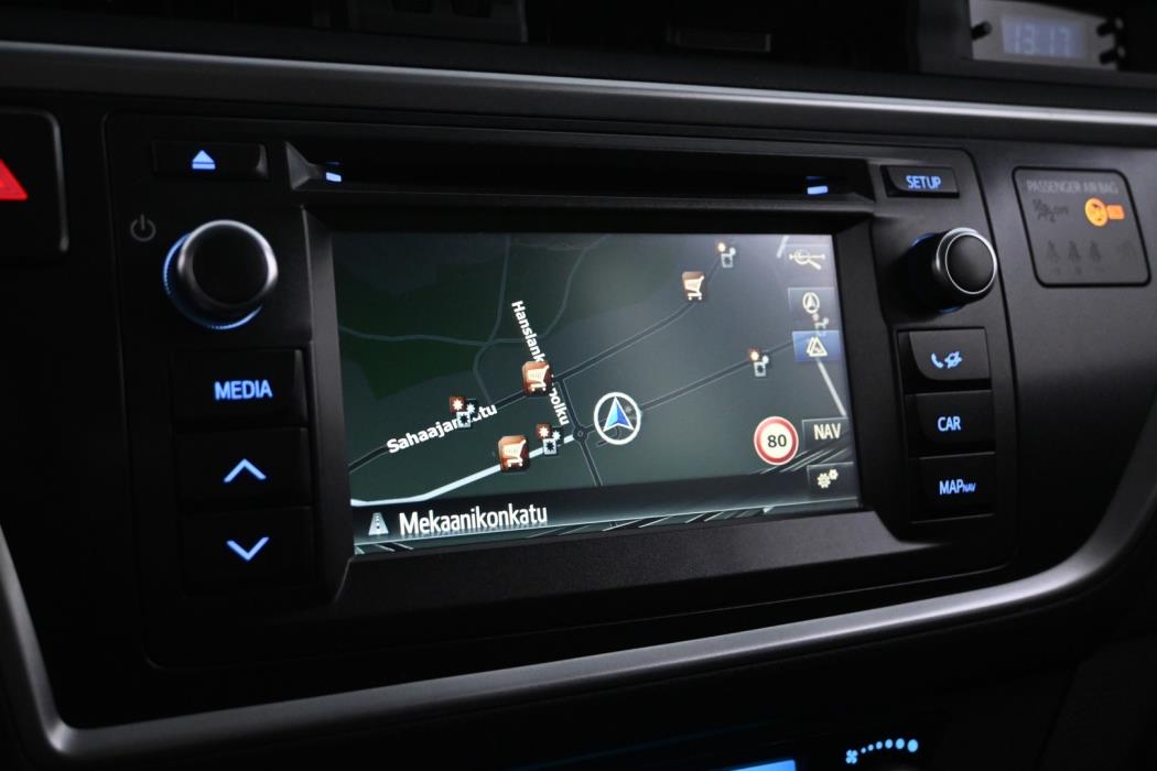 TOYOTA Auris 2015