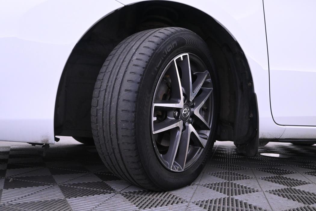 TOYOTA Auris 2015