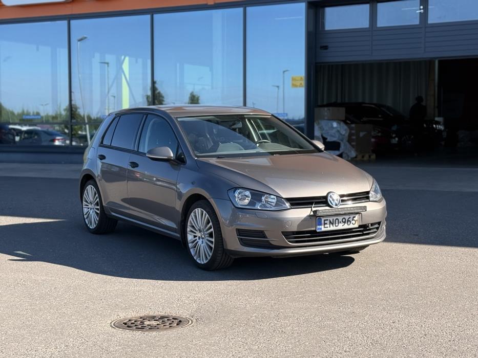 VOLKSWAGEN Golf 2015