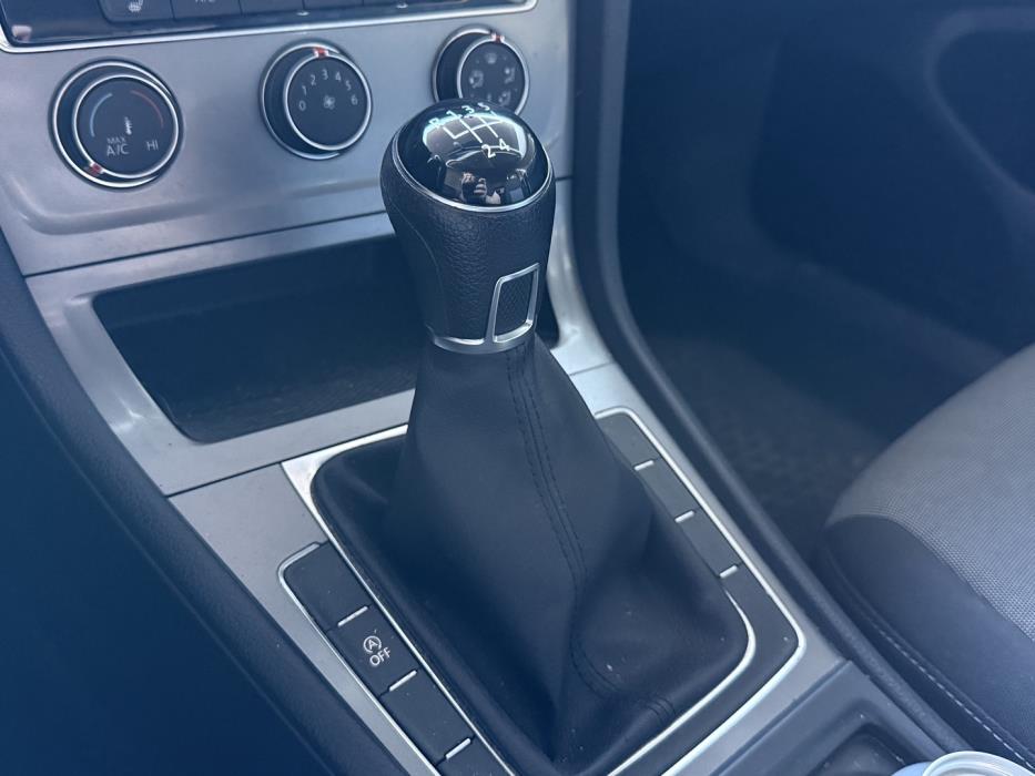 VOLKSWAGEN Golf 2015