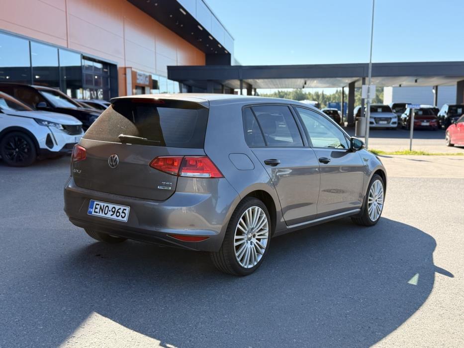 VOLKSWAGEN Golf 2015