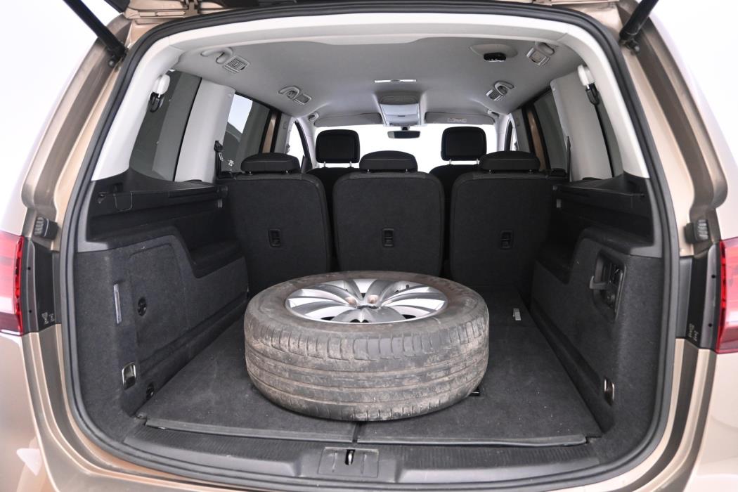 VOLKSWAGEN Sharan 2016