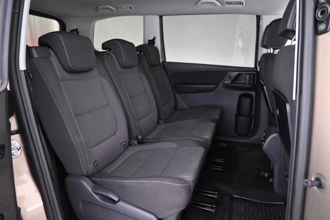 VOLKSWAGEN Sharan 2016