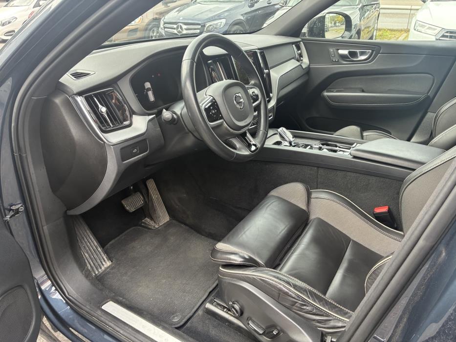 VOLVO XC60 2023