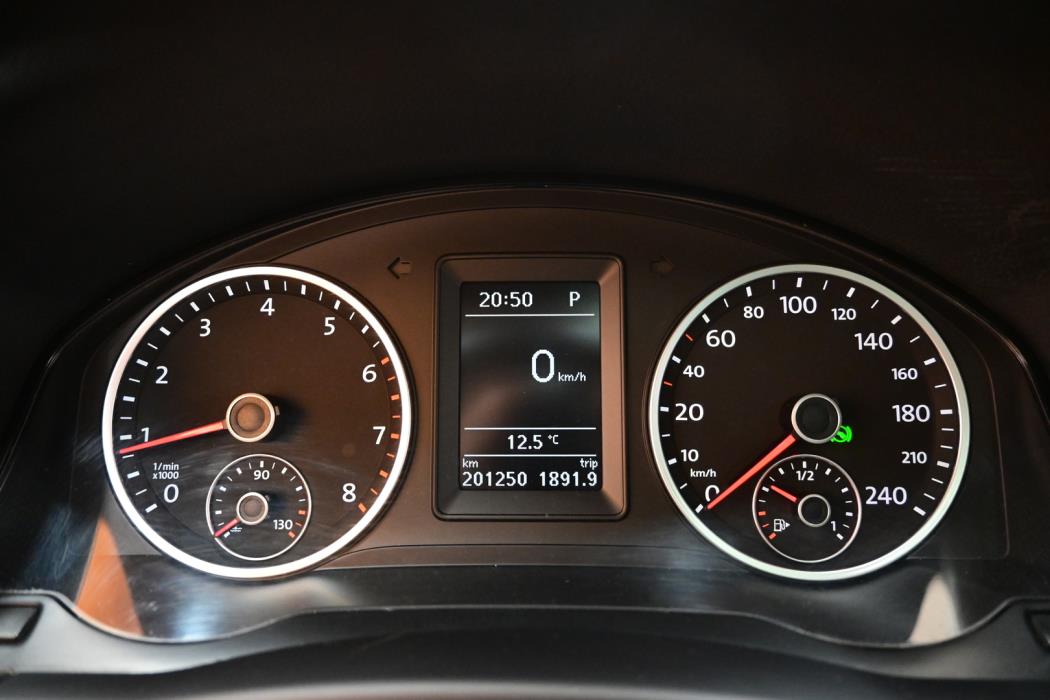 VOLKSWAGEN Tiguan 2011