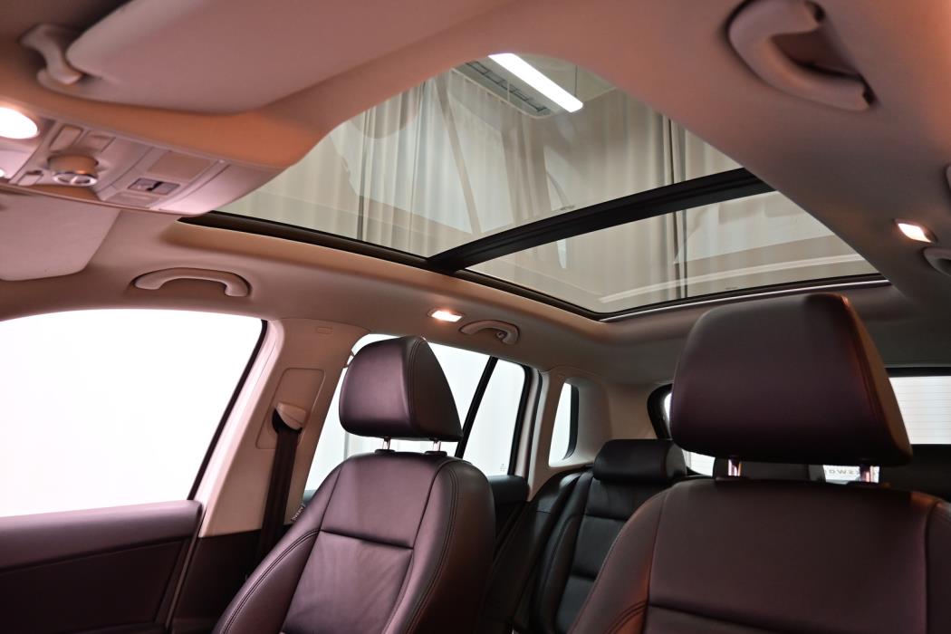 VOLKSWAGEN Tiguan 2011