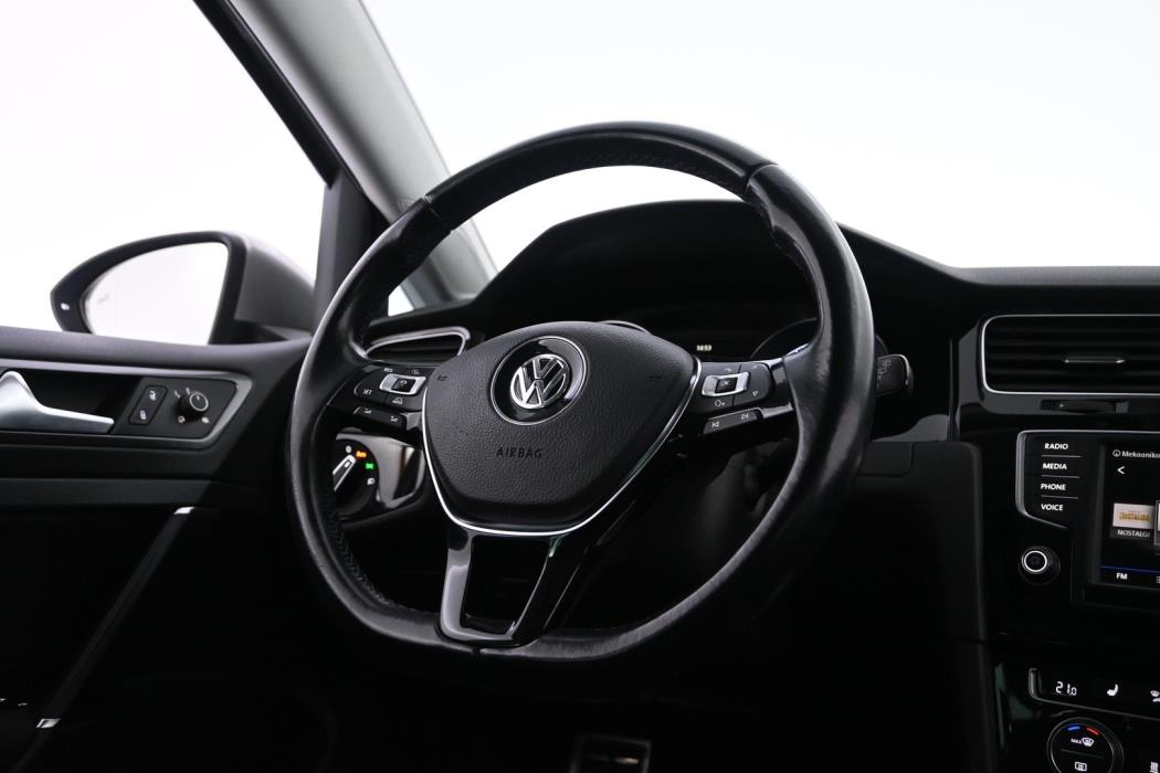 VOLKSWAGEN Golf 2017