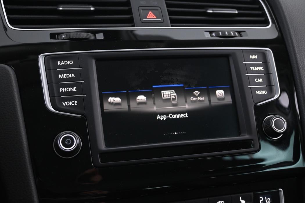 VOLKSWAGEN Golf 2017