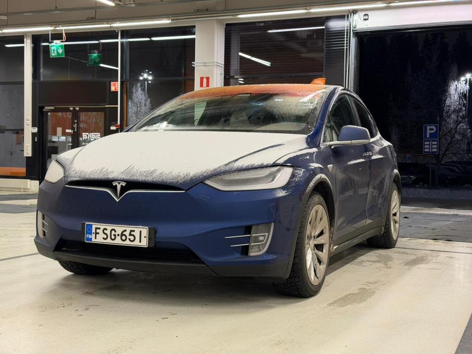 TESLA Model X 2020