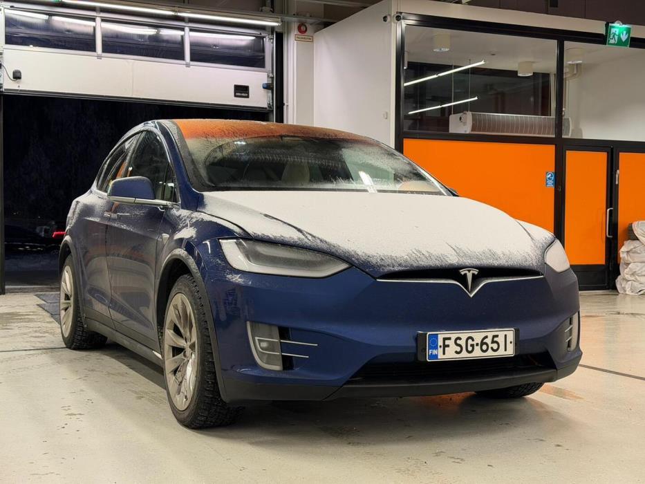 TESLA Model X 2020