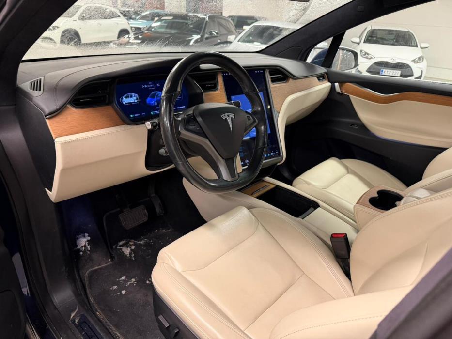 TESLA Model X 2020