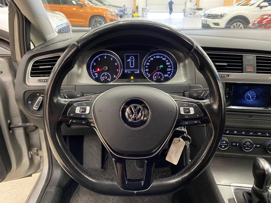 VOLKSWAGEN Golf 2014