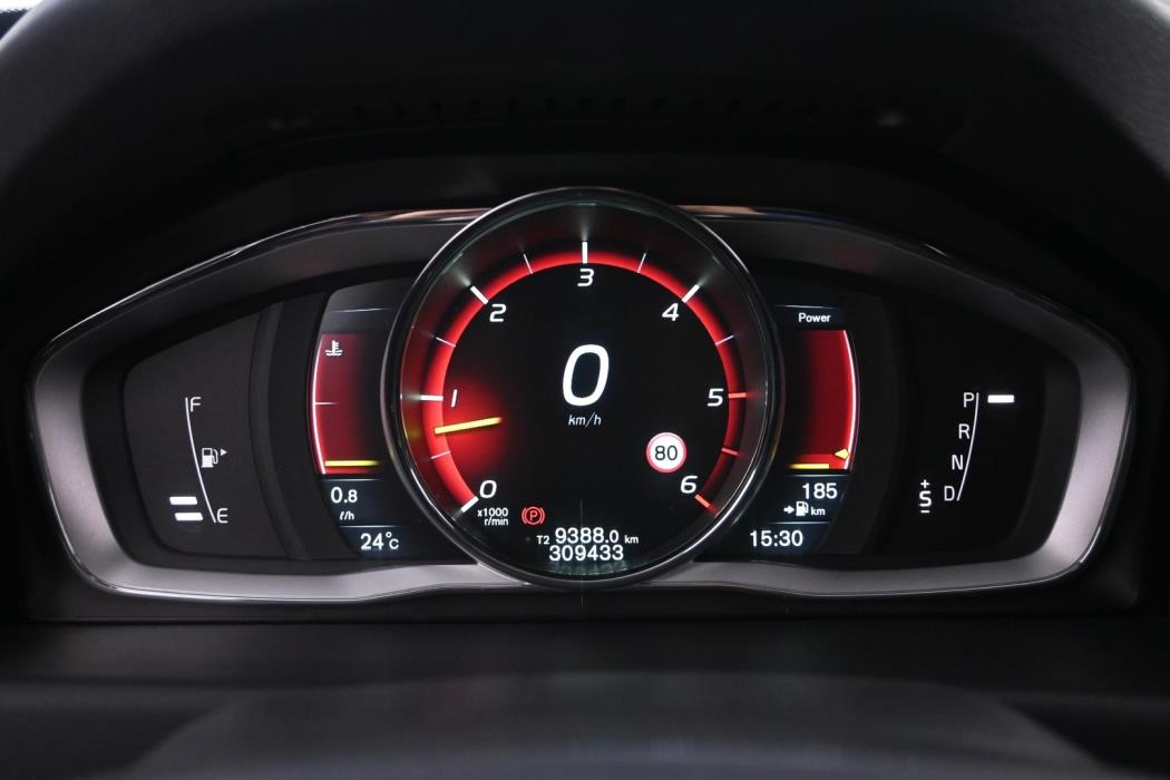VOLVO XC70 2015