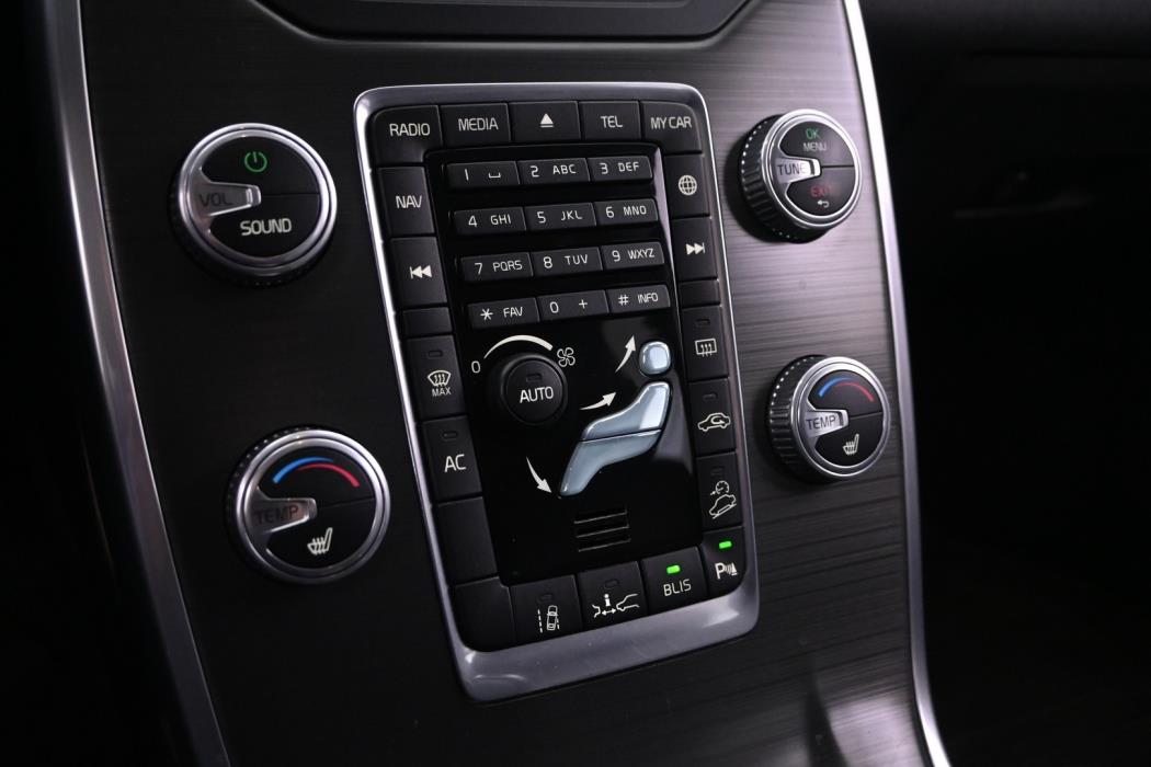 VOLVO XC70 2015