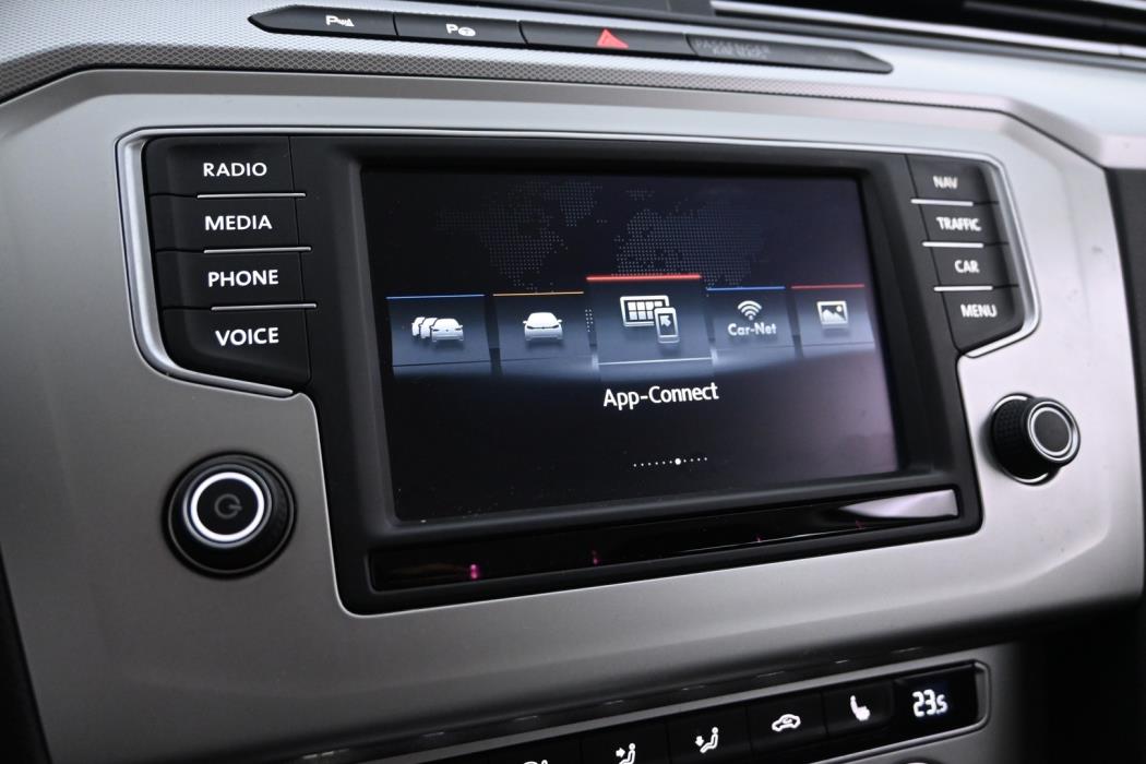 VOLKSWAGEN Passat 2016