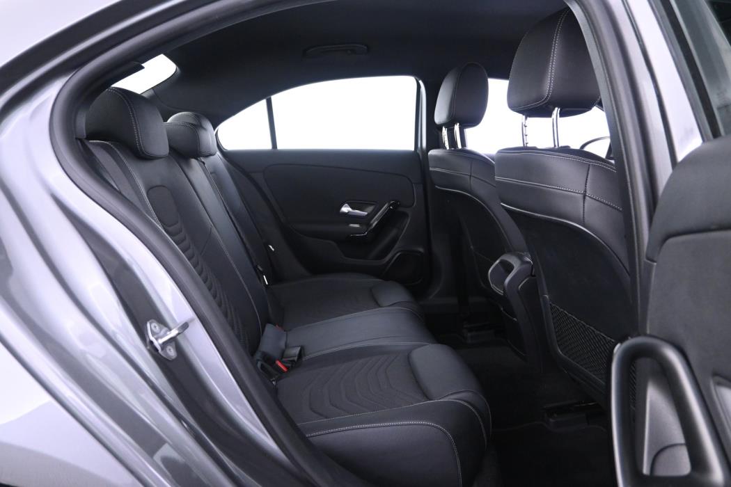 MERCEDES-BENZ A 2020