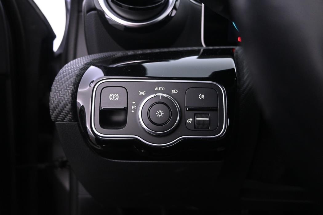 MERCEDES-BENZ A 2020
