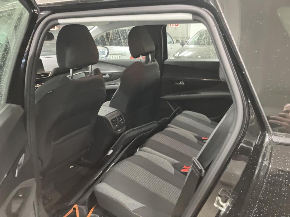 PEUGEOT 5008 2021