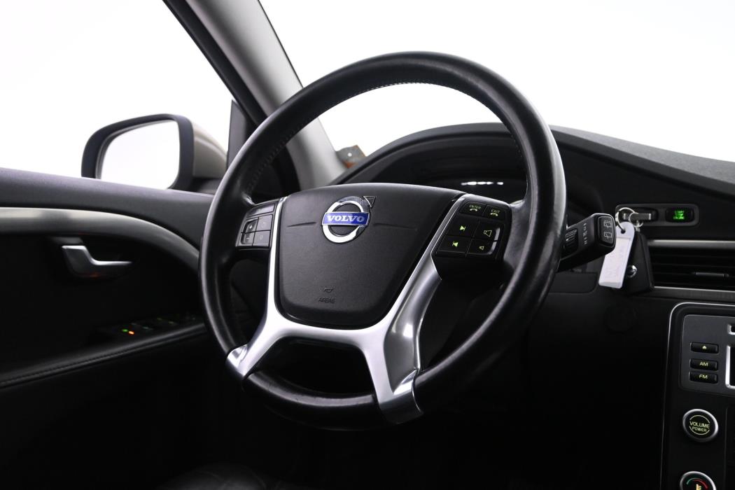 VOLVO V70 2011