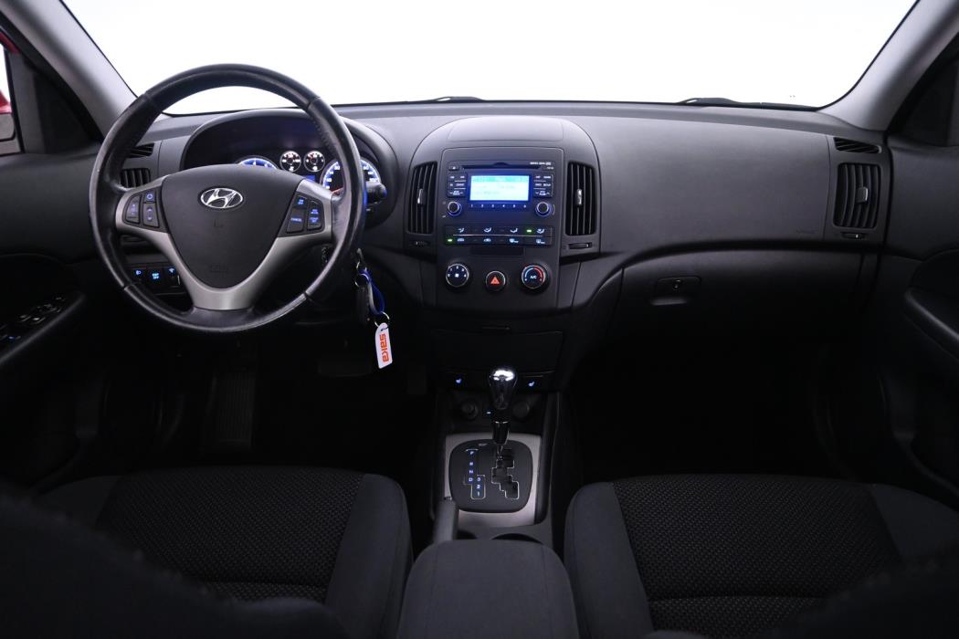 HYUNDAI i30 2011