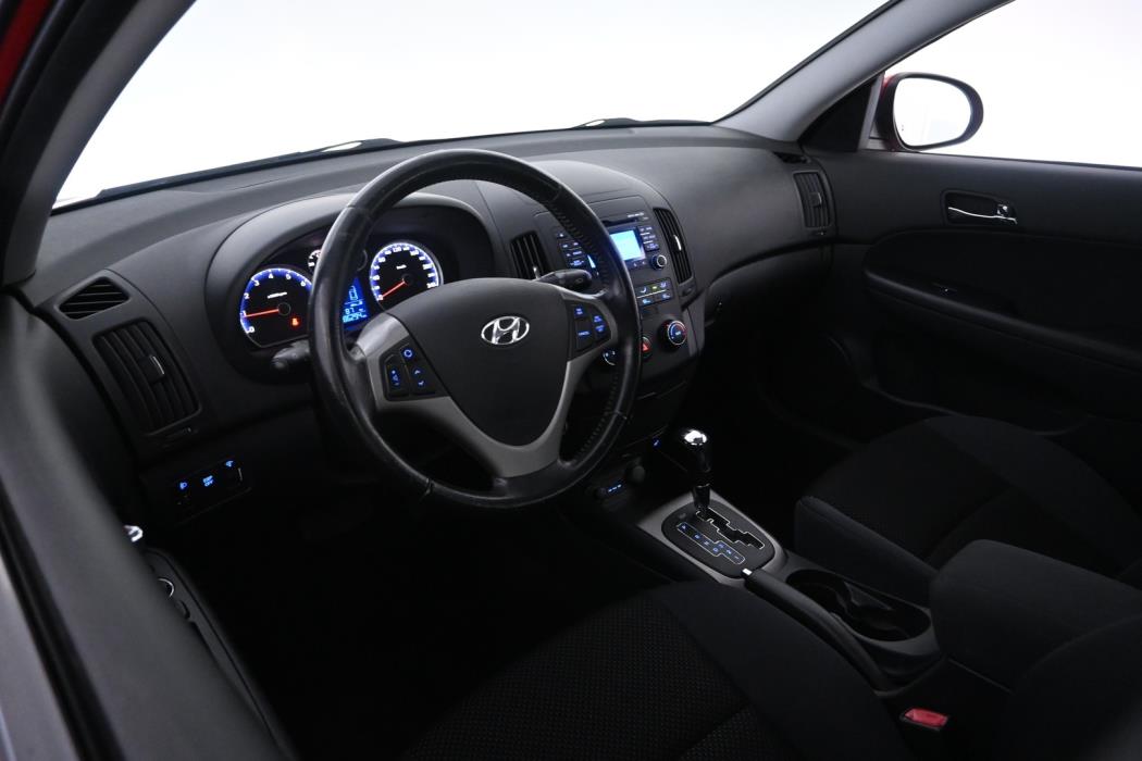 HYUNDAI i30 2011