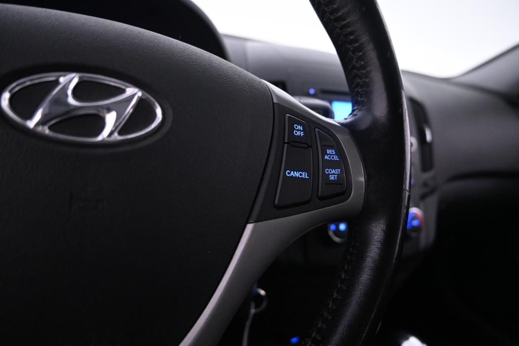 HYUNDAI i30 2011