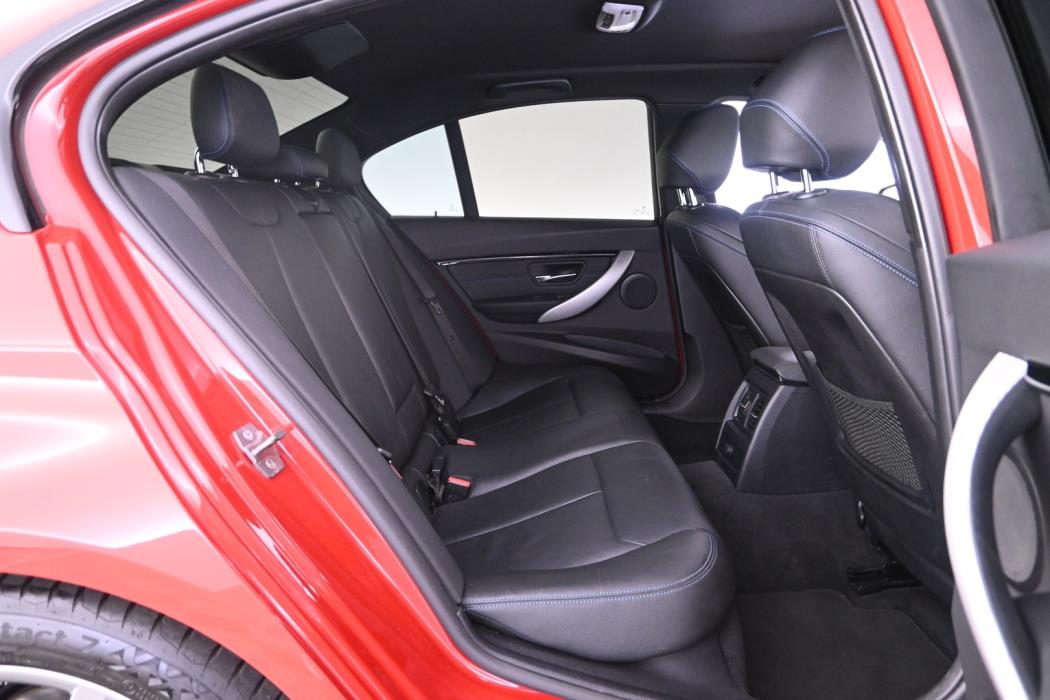 BMW 318 2019