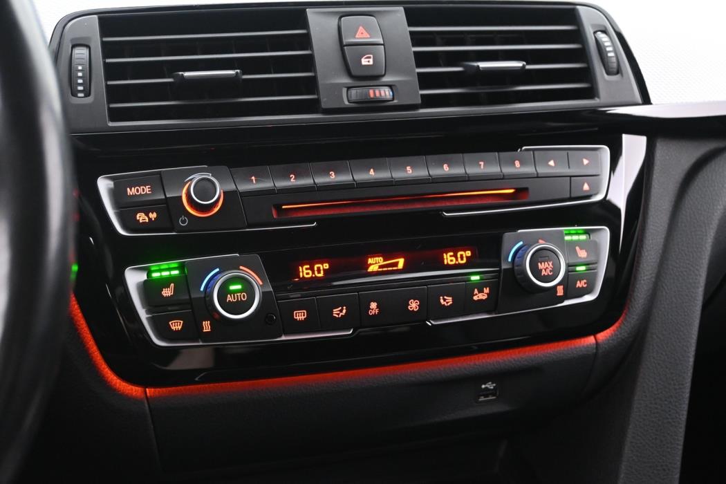 BMW 318 2019