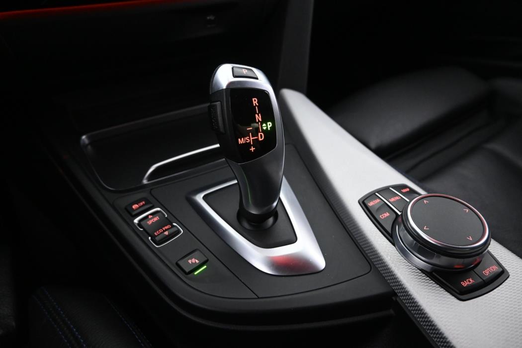 BMW 318 2019