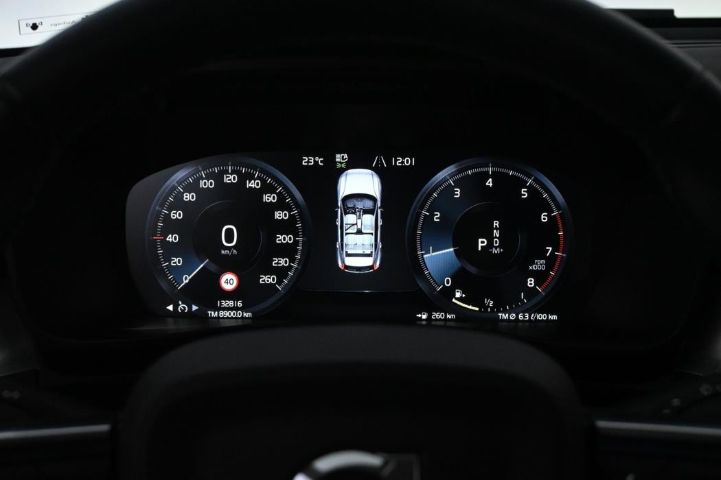 VOLVO XC40 2022