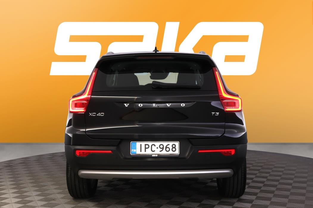 VOLVO XC40 2022