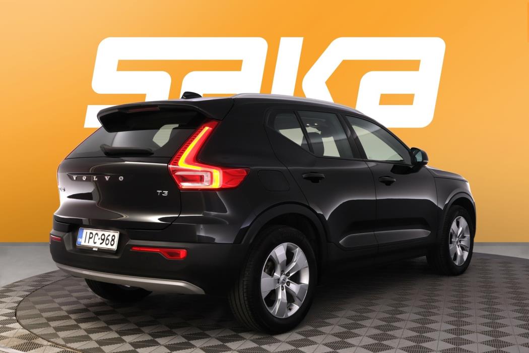 VOLVO XC40 2022