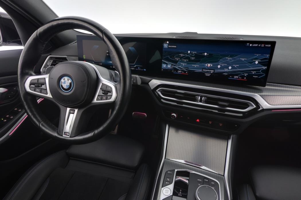 BMW 330 2023