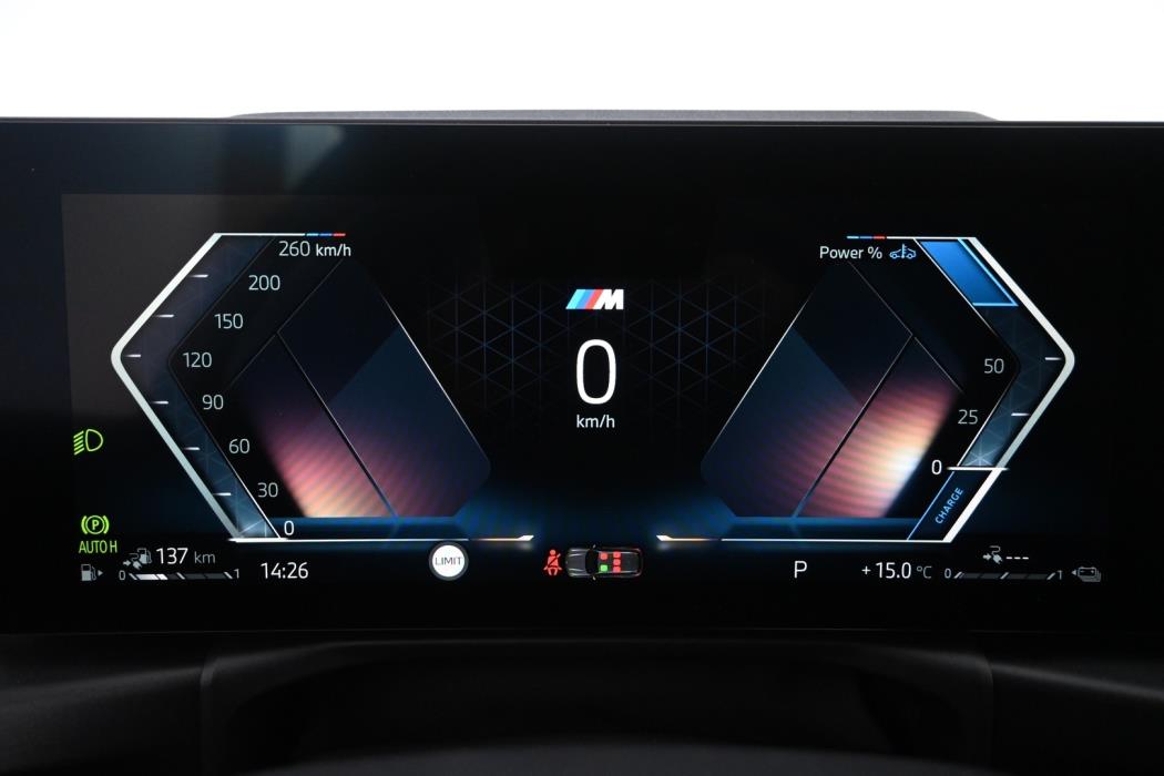 BMW 330 2023