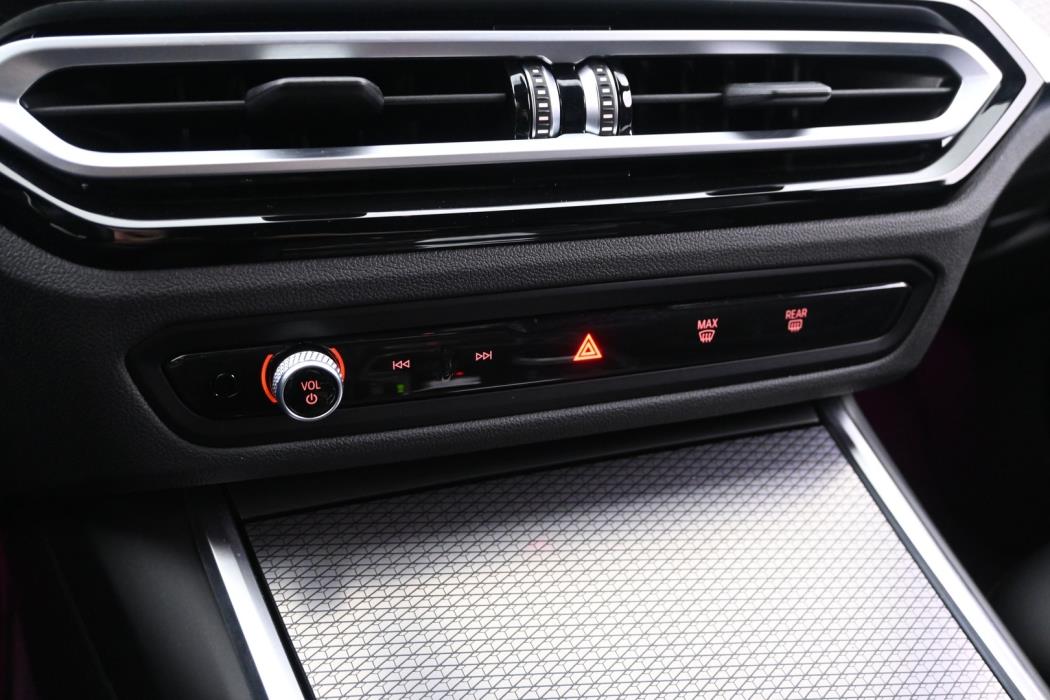 BMW 330 2023