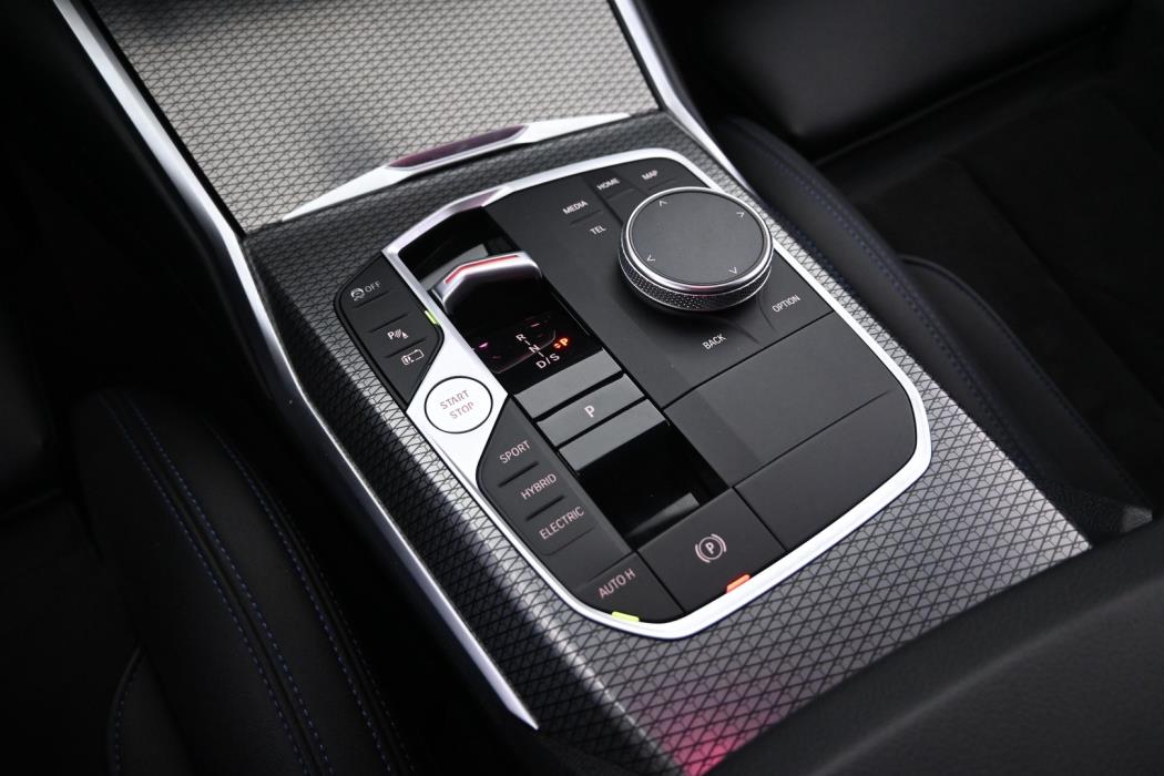 BMW 330 2023