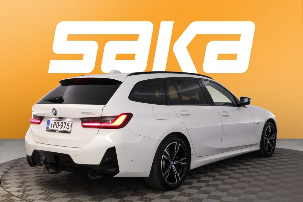BMW 330 2023