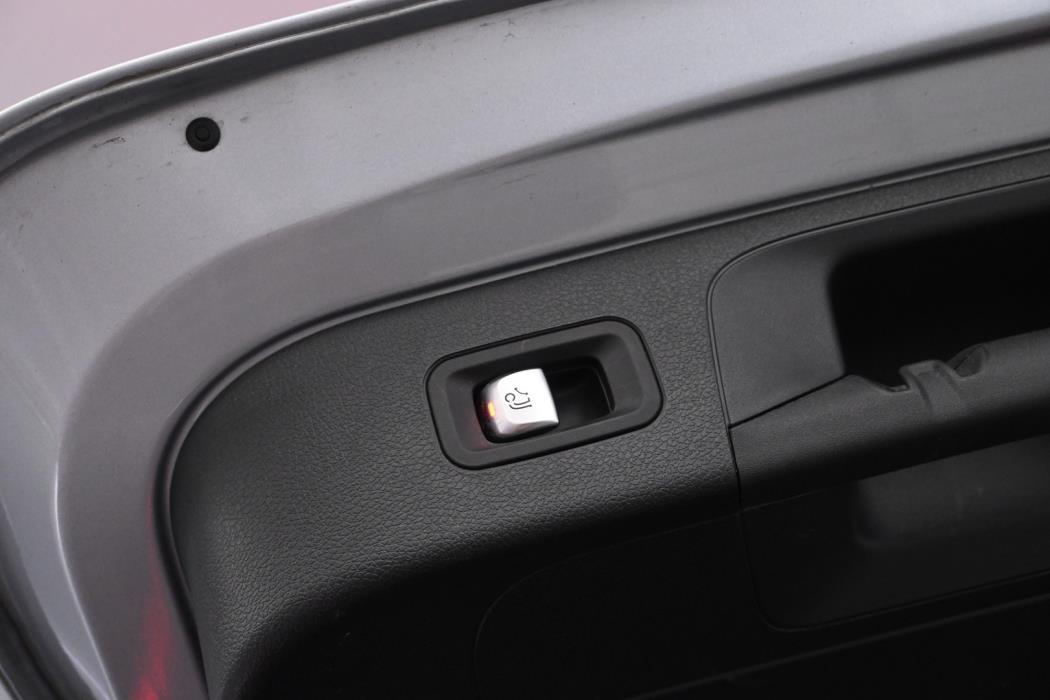 MERCEDES-BENZ EQC 2020