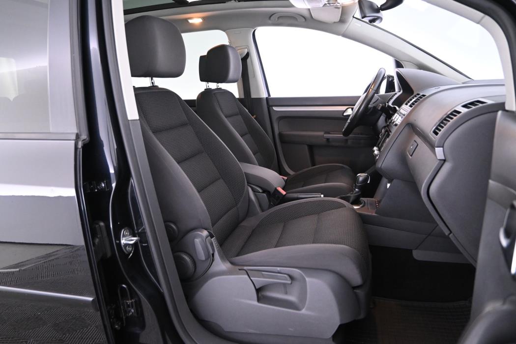 VOLKSWAGEN Touran 2014