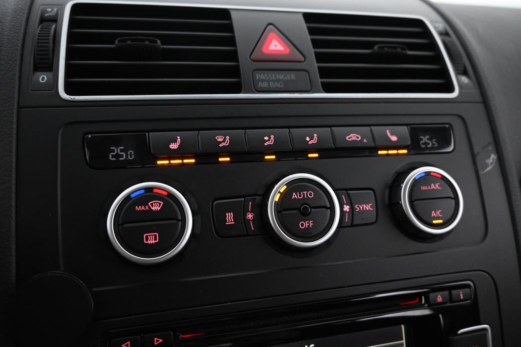 VOLKSWAGEN Touran 2014