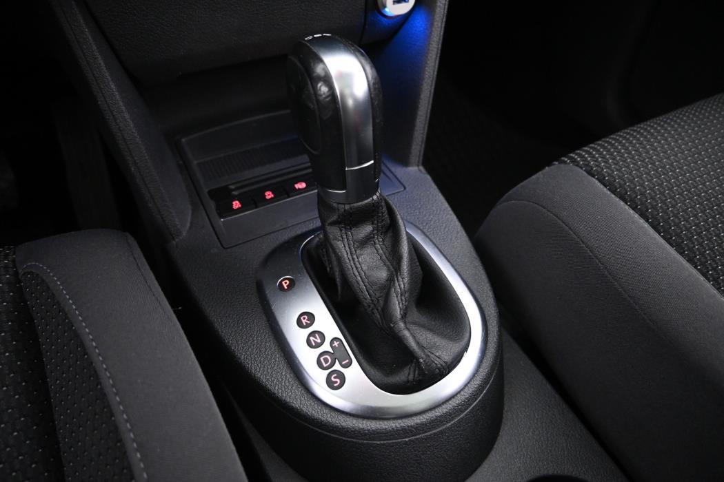 VOLKSWAGEN Touran 2014