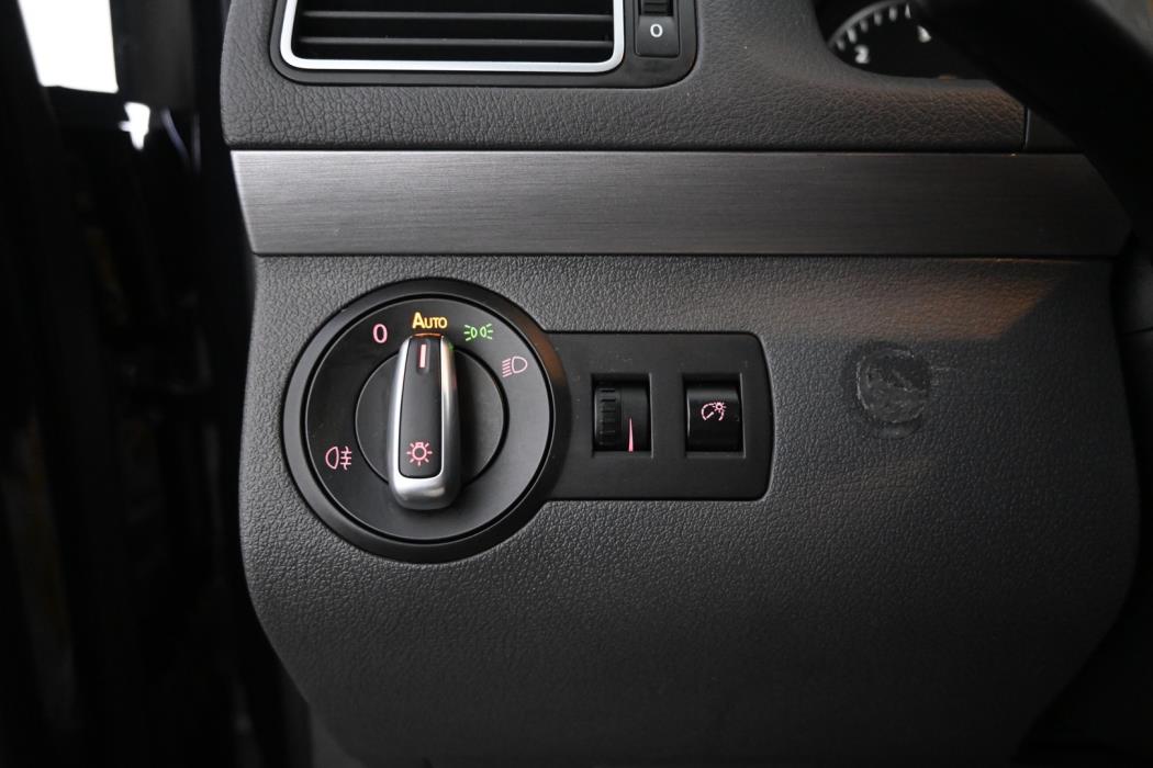 VOLKSWAGEN Touran 2014