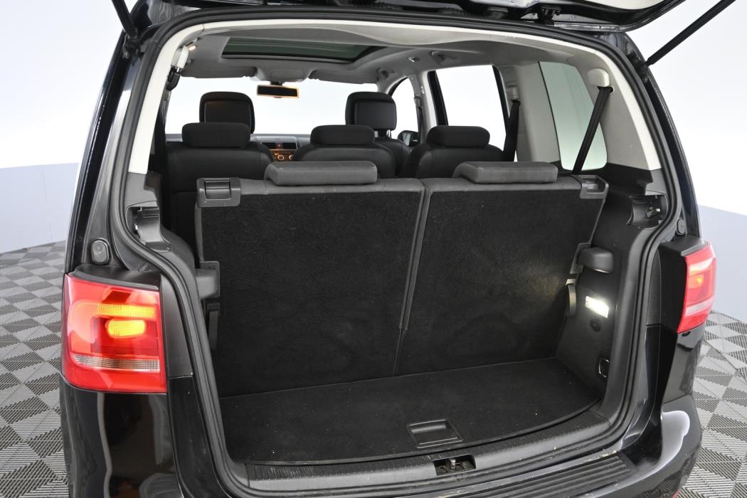 VOLKSWAGEN Touran 2014