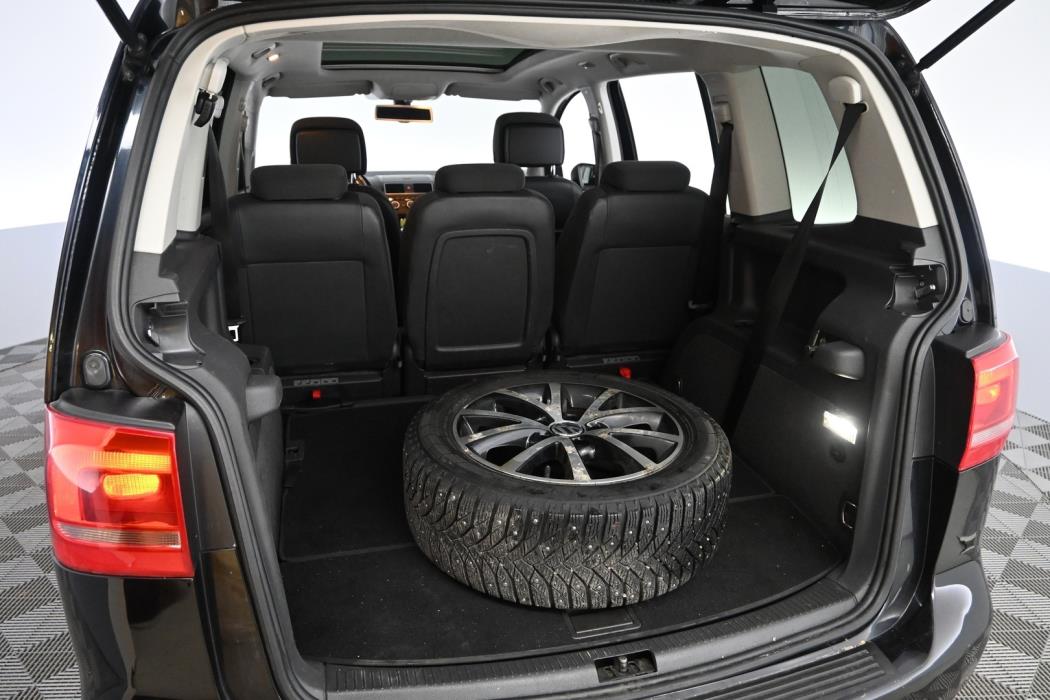 VOLKSWAGEN Touran 2014