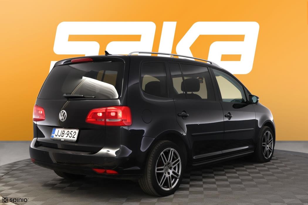 VOLKSWAGEN Touran 2014