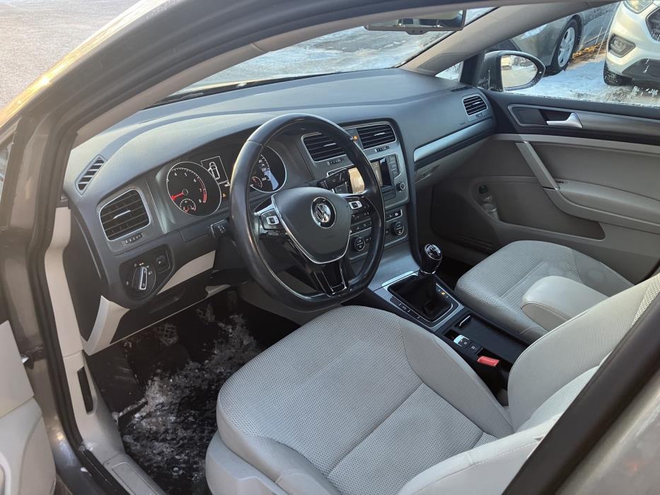 VOLKSWAGEN Golf 2014